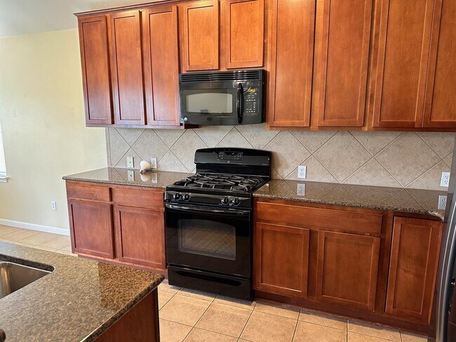 Building Photo - 15008 Fernhill Dr
