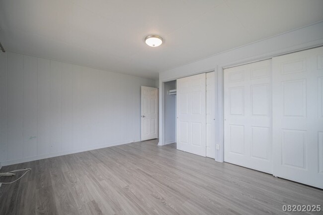 Building Photo - 3br - 910ft2 - 3br/1ba/2pkg Halawa Heights...