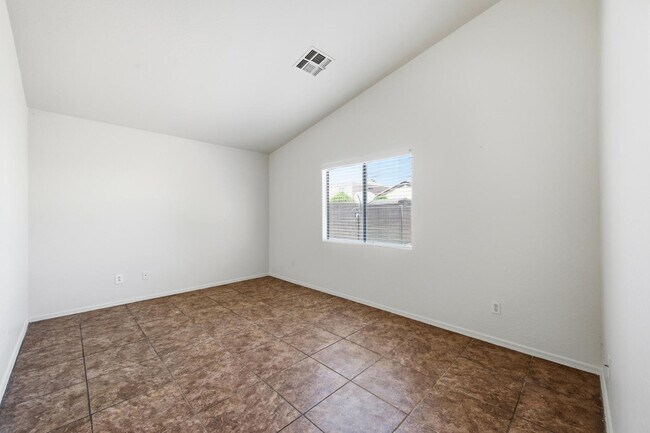 Building Photo - 12418 W Windrose Dr