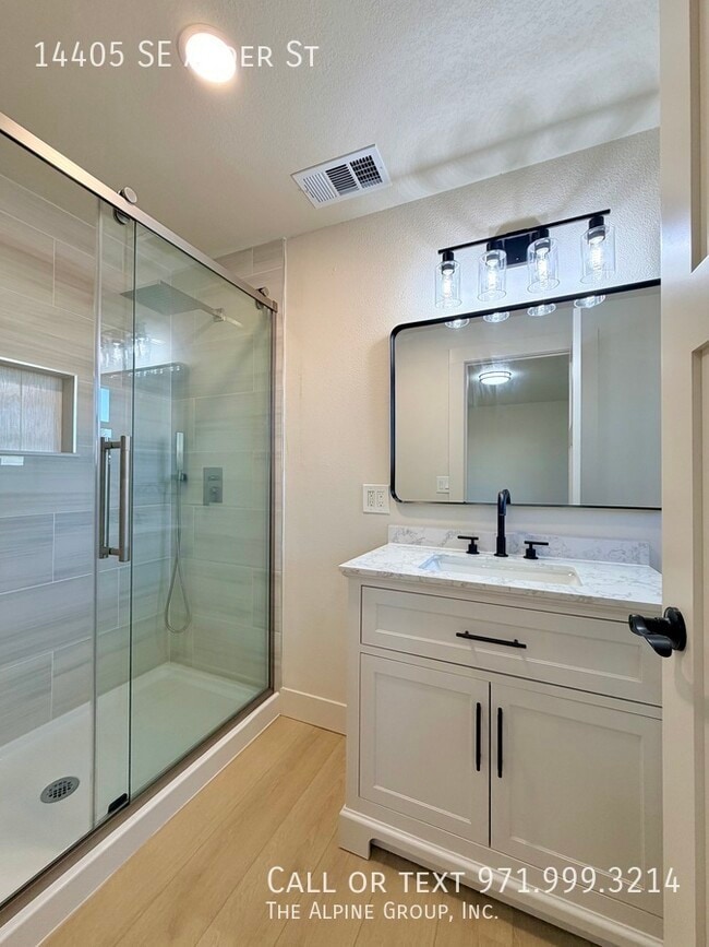 Building Photo - 14405 SE Alder St