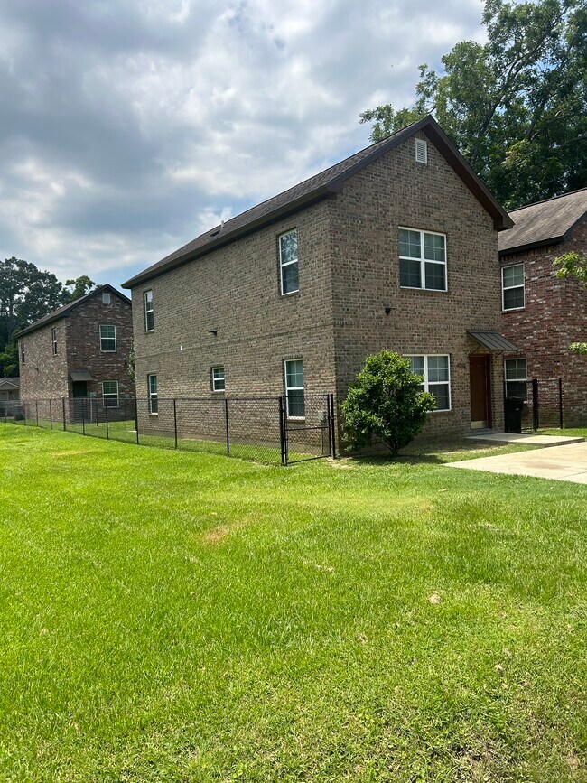 Building Photo - 5390 Paige St