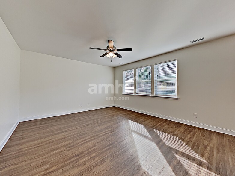 Building Photo - 204 Glenwood Dr