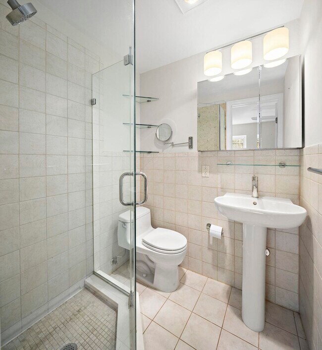 Building Photo - 211 14TH St