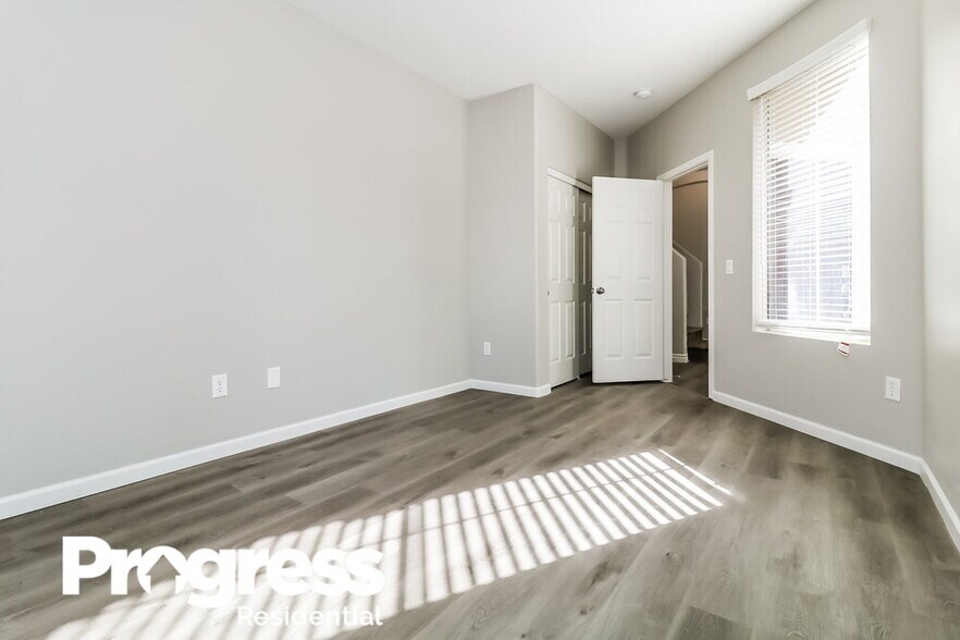 Building Photo - 13429 W Peck Dr