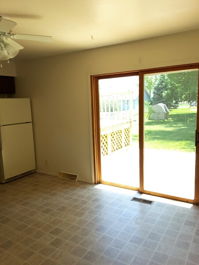 Building Photo - '051