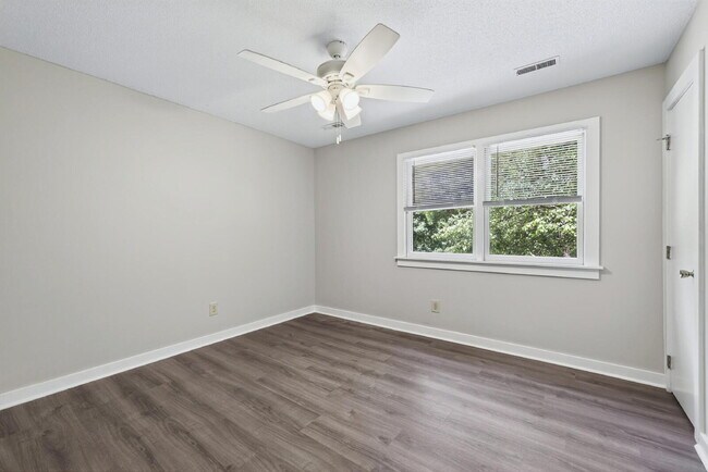 Building Photo - 5541 Kaplan Dr