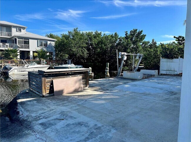 Building Photo - 813 Hawksbill Ln