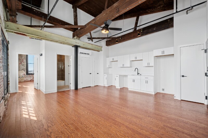 Primary Photo - 2547 N Hancock St