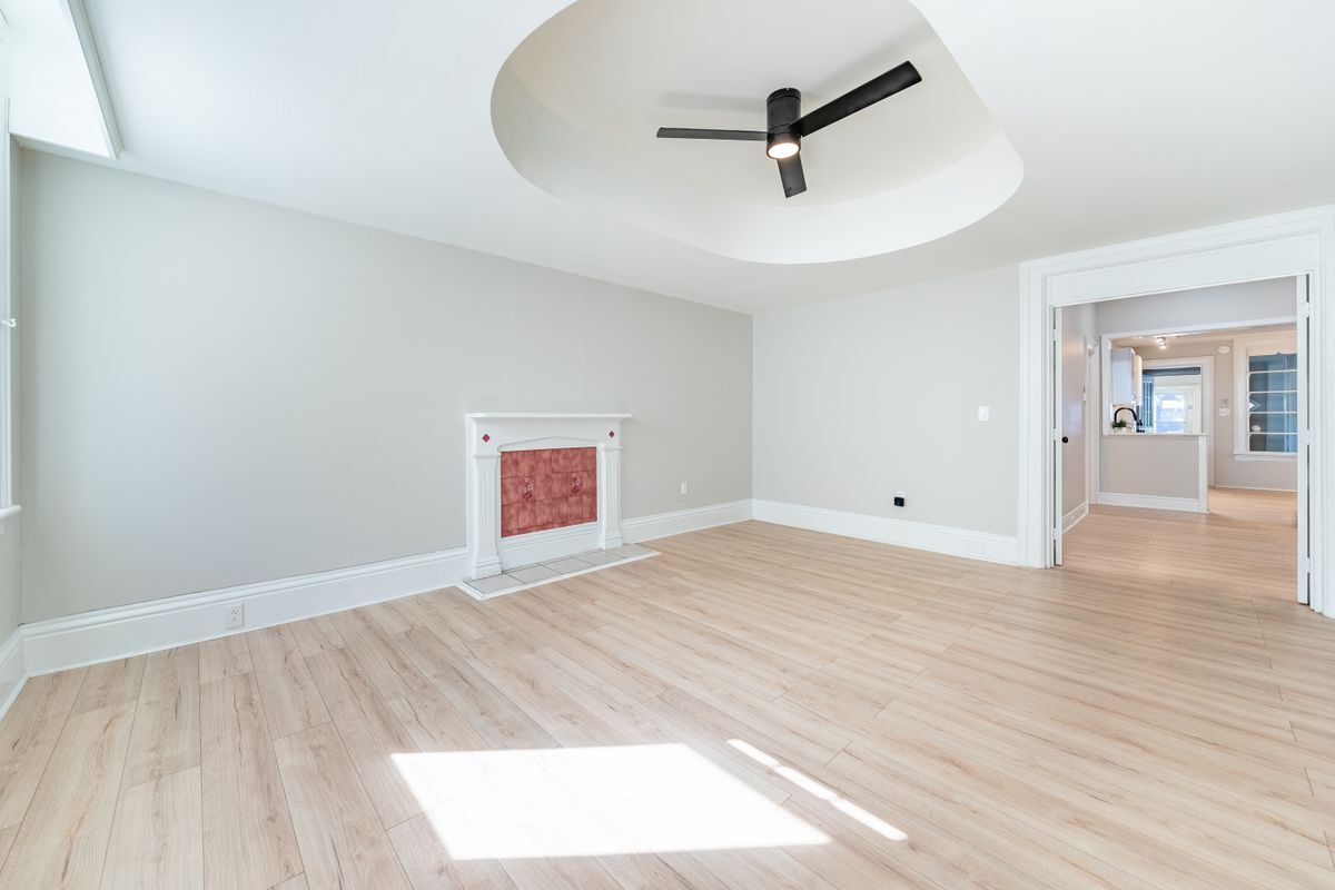 Building Photo - 323 2nd St