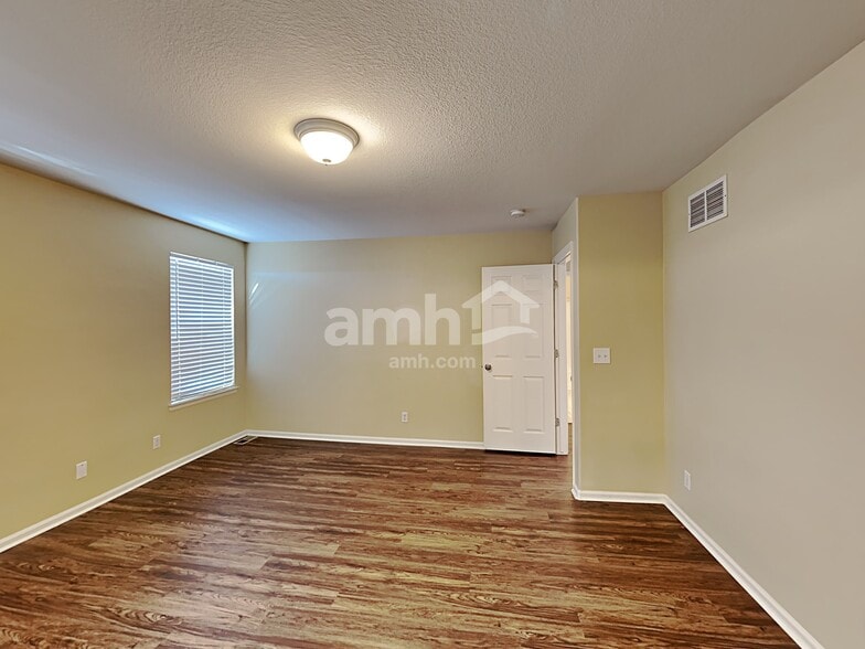 Building Photo - 5525 Kittredge St