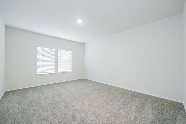 Building Photo - 2126 Thornton Dr