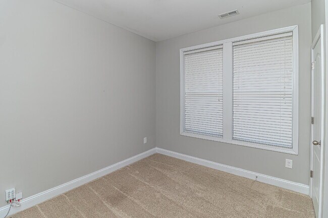 Building Photo - STUNNING & SPACIOUS! GANDER LAKE 4 BR | 3 BA IN PIKEVILLE SCHOOL DISTRICT *LAWN CARE INCLUDED!*