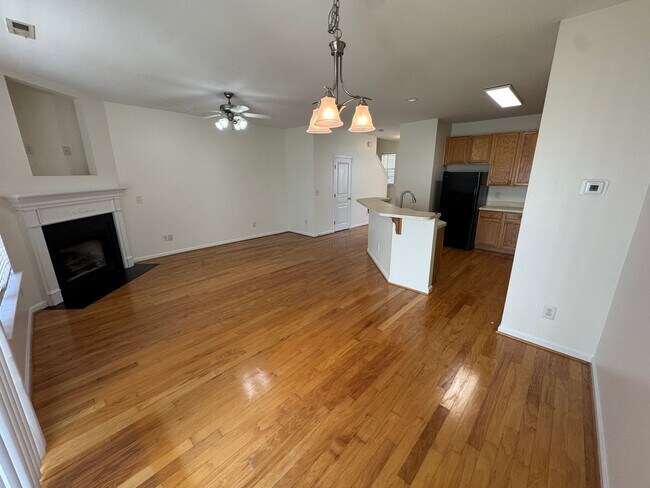 Building Photo - Spacious South Durham Townhouse!