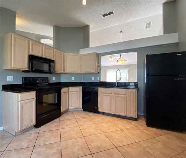 Building Photo - 13820 Eagleridge Ct