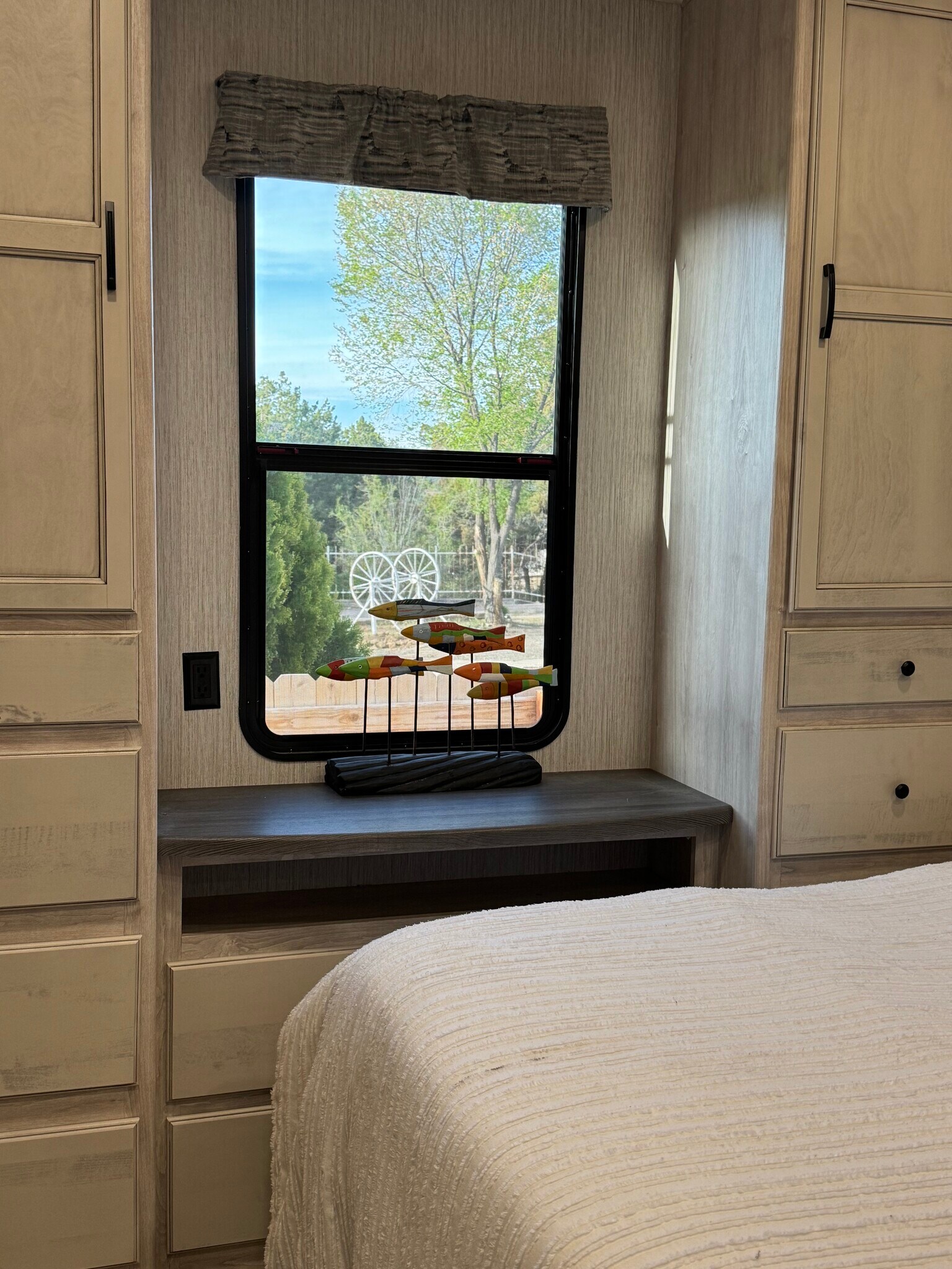 Building Photo - 1219 Willow Creek Rd