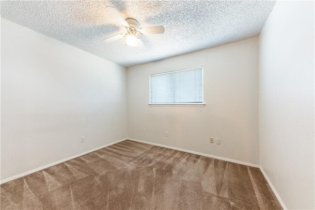 Building Photo - 1706 Onion Creek Village Dr
