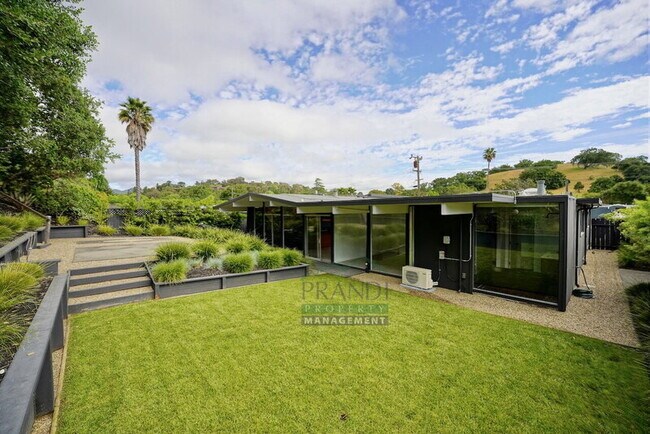 Building Photo - 18 Anchorage Ct