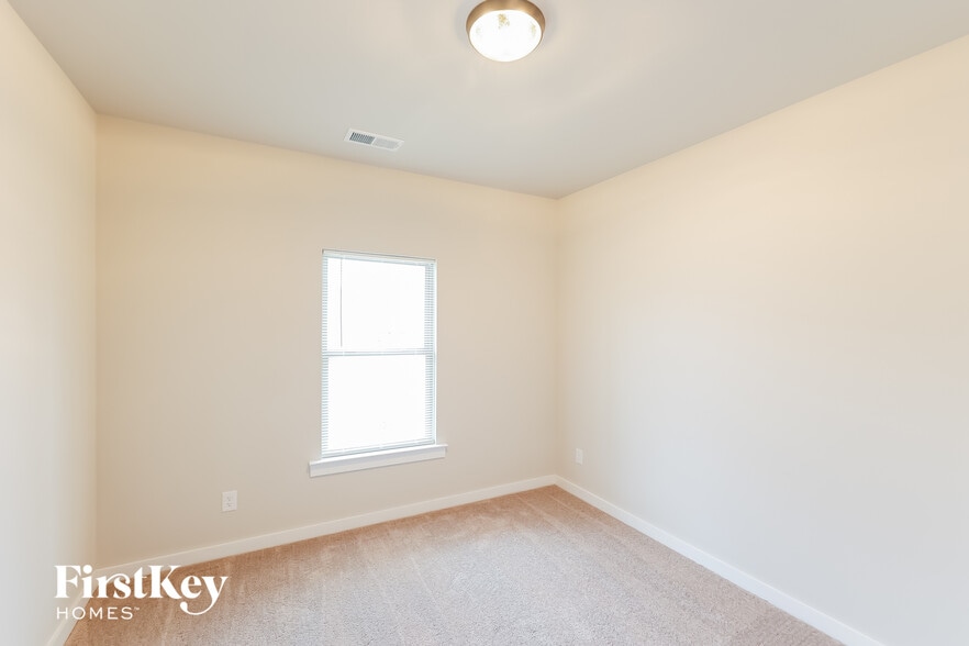 Building Photo - 61 County Rd 1700