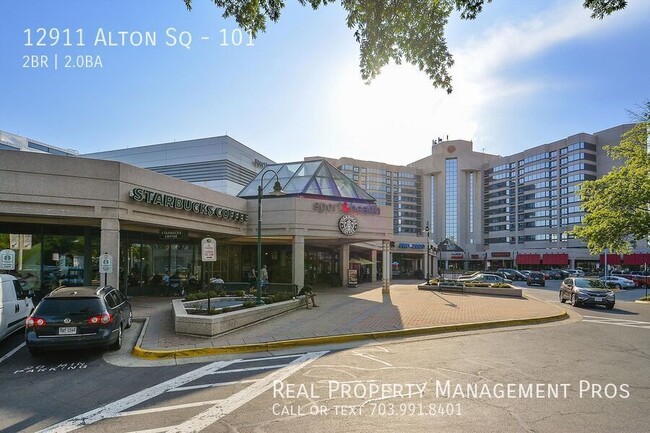 Building Photo - Beautifully Updated 2 Bedroom Condo for Re...