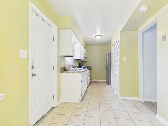 Building Photo - 8811 Hunter Ridge Dr