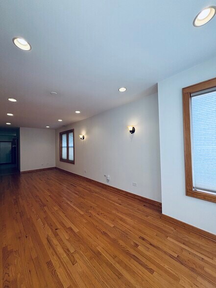Dining Area - 2318 W Diversey Ave