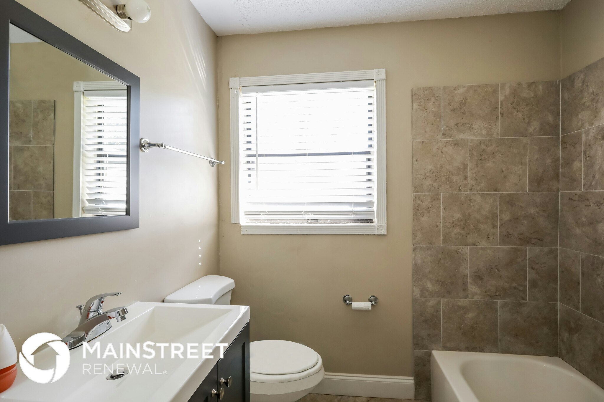 Building Photo - 2233 Bourget Dr