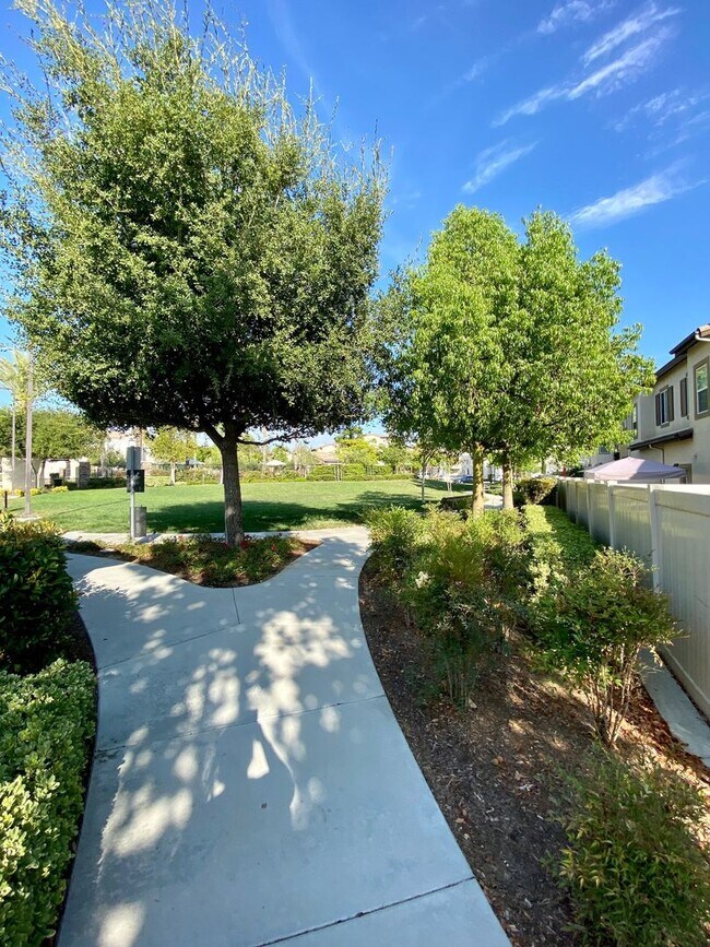 Building Photo - Executive and Upgraded 3-Bedroom Townhome in South Temecula!
