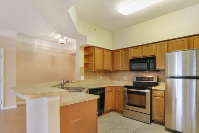 Building Photo - 3205 Myrtlewood Cir E