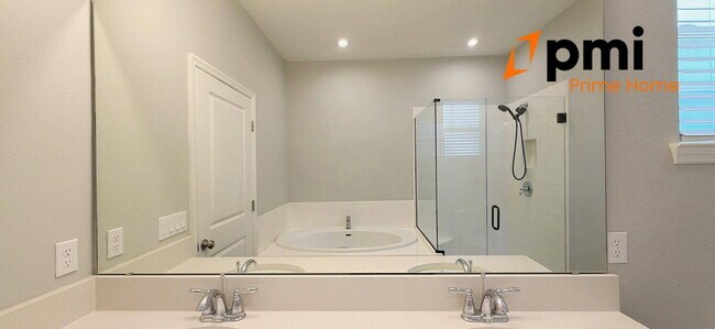Building Photo - Charming & Spacious Home in one of Clermont’s most desirable neighborhoods.