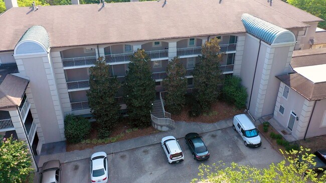 Building Photo - 303 Rose Hall