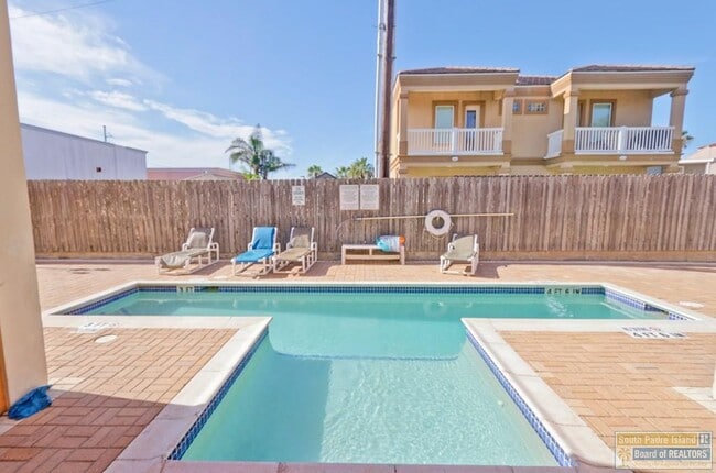 Building Photo - 102 E Capricorn Dr