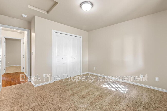 Building Photo - 4017 E Winterberry Dr