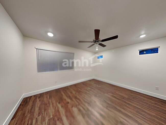 Building Photo - 1053 Woodsome Ave