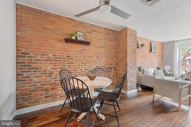Building Photo - 130 E Randall St