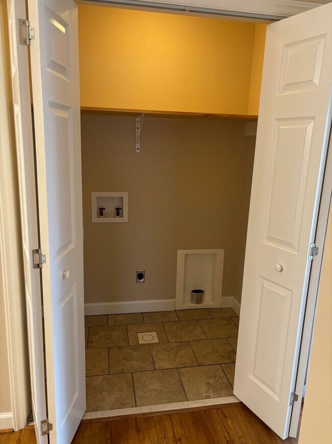 Building Photo - 4 bed, 2 bath brick home located in Asheboro