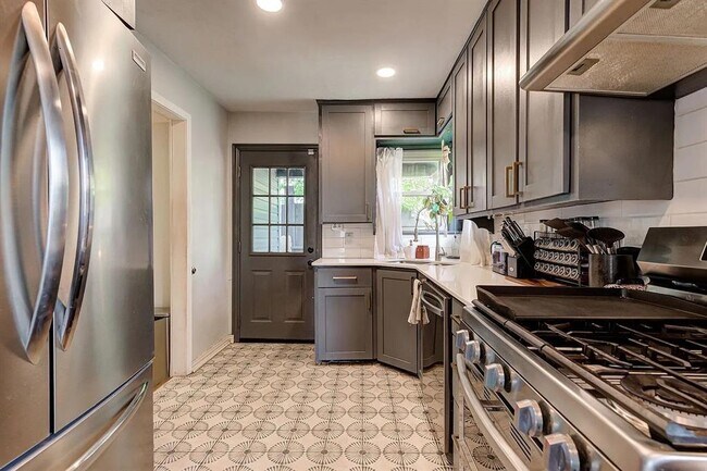 Building Photo - 3801 NW 25th St