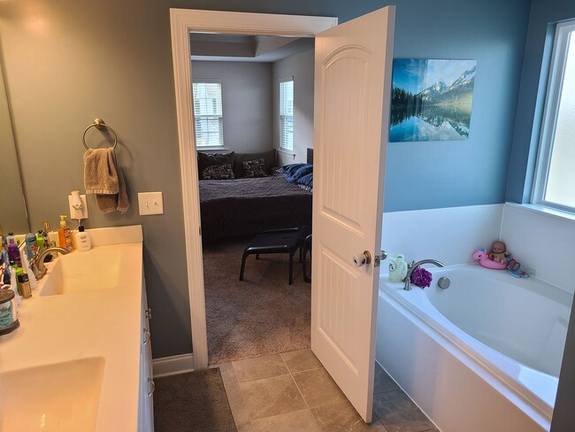 Building Photo - Gorgeous 4 bedroom home in Mimosa Bay!