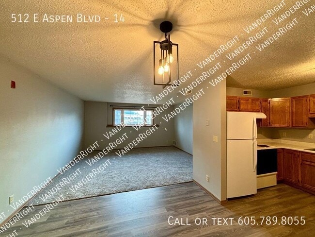 Primary Photo - 512 E Aspen Blvd