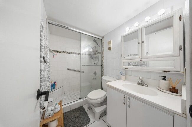 Building Photo - 706 NW 87th Ave