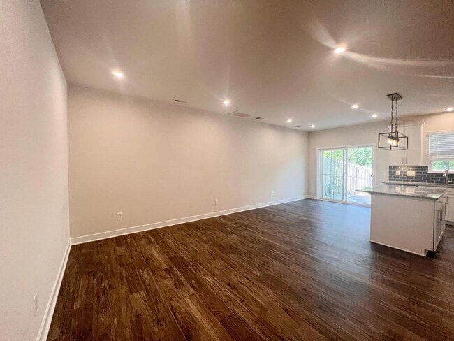 Building Photo - 131 Lilywood Ct
