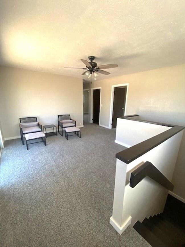 Building Photo - 5 Bedroom / 2 Bath House in Ewa Beach