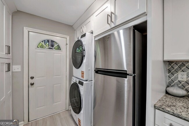 Building Photo - 1131 Stoneybrook Rd