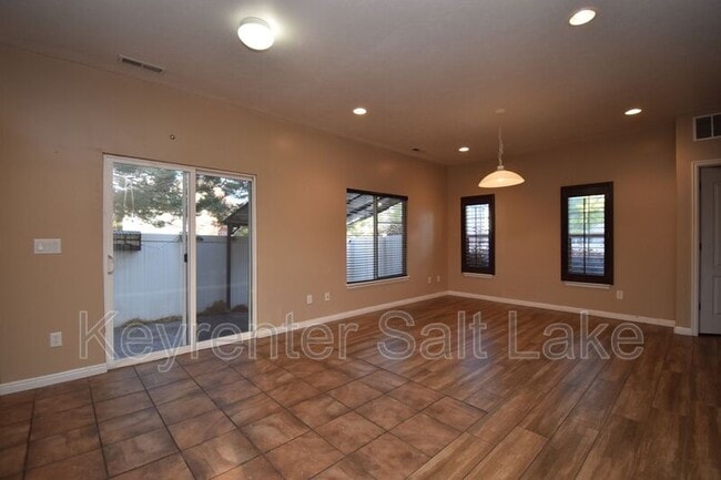Building Photo - 6762 W Callery Ln