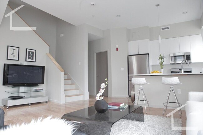 Building Photo - Luxury Allston 4-bed+2.5-bath+2-parking