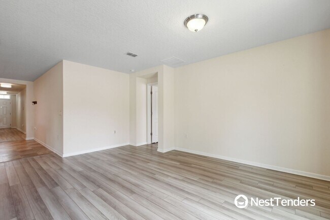 Building Photo - Four Bedroom Just Off Amelia Concourse!