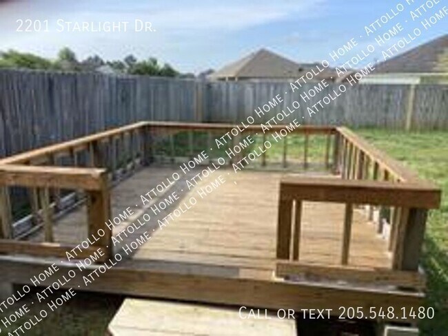 Building Photo - 2201 Starlight Dr