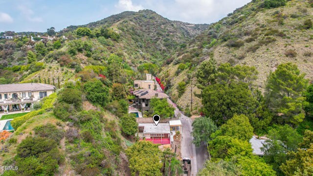 Building Photo - 1450 Benedict Canyon Drive