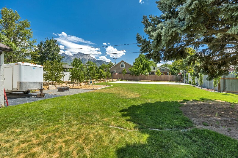 Building Photo - 2670 E Lambourne Ave