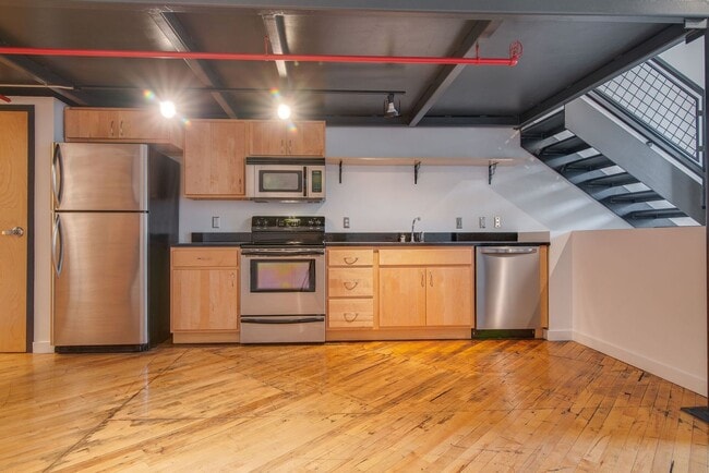 Building Photo - Expansive Historic Loft in the Heart of Germantown