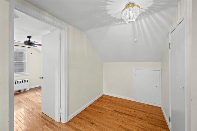 Building Photo - 714 Forest Ave